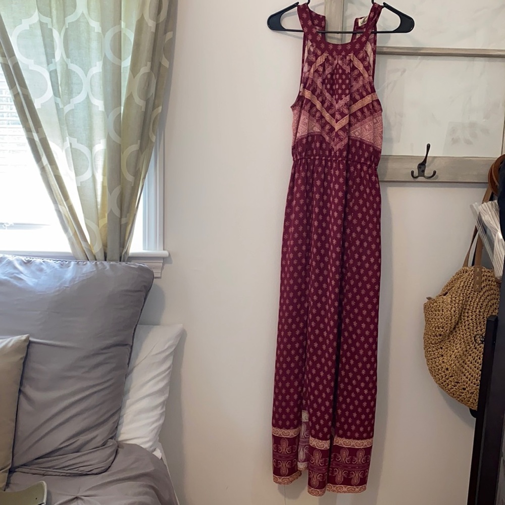 Elegant Burgundy Maxi Dress